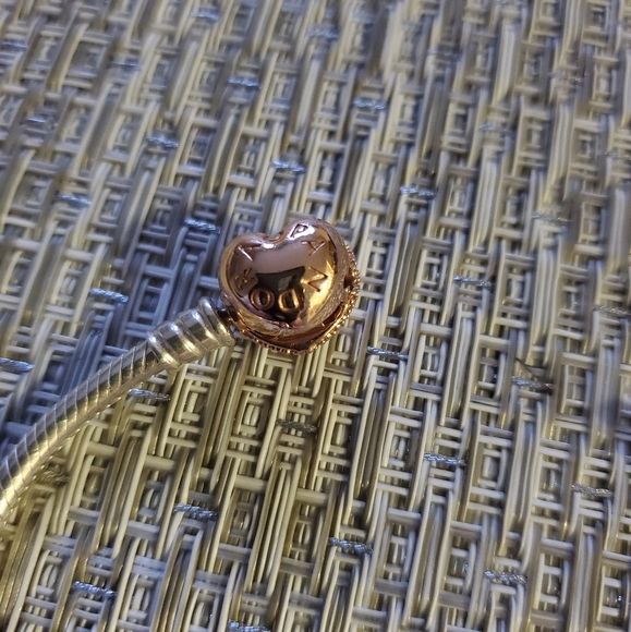 NWOT Pandora Pavé Heart rose gold Bracelet 6.3in - Picture 4 of 5